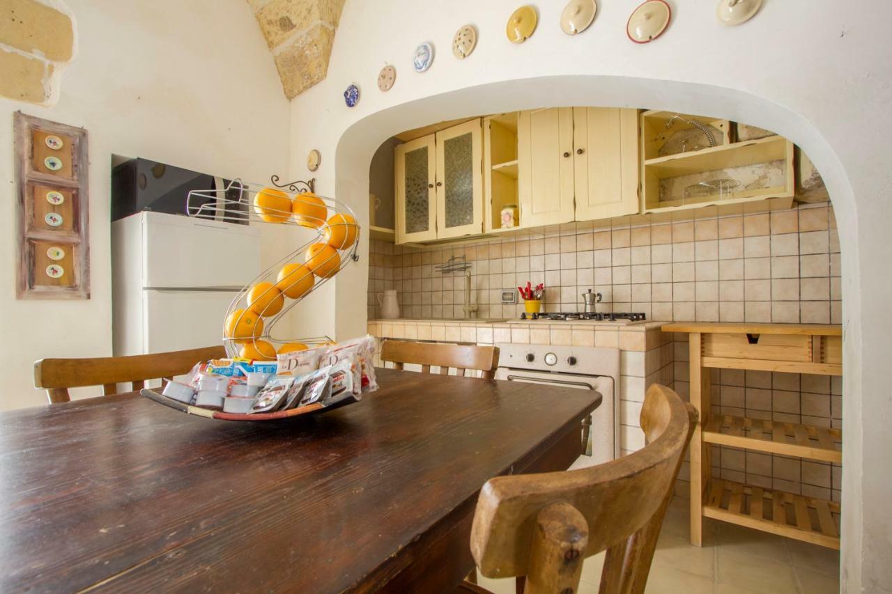 Explore The Historic City On Foot From An Old Town House Лечче Екстер'єр фото